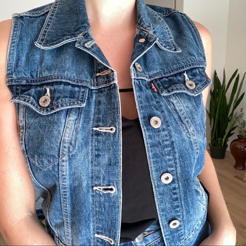 Vintage Levi’s Jean Vest - Picture 4 of 6